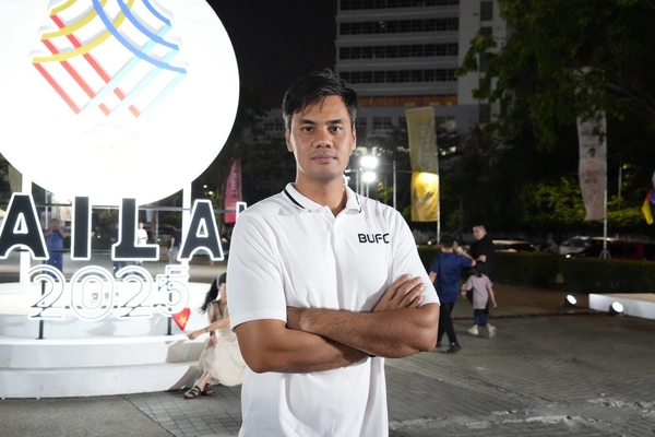 รูป-“ซีพีร้อยเรียงใจ พาไทยคว้าชัยซีเกมส์” ชวนนักเตะแข้งทอง BUFC เข้าชม-นำเชียร์ทีมชาติไทยดวลสิงคโปร์ -9