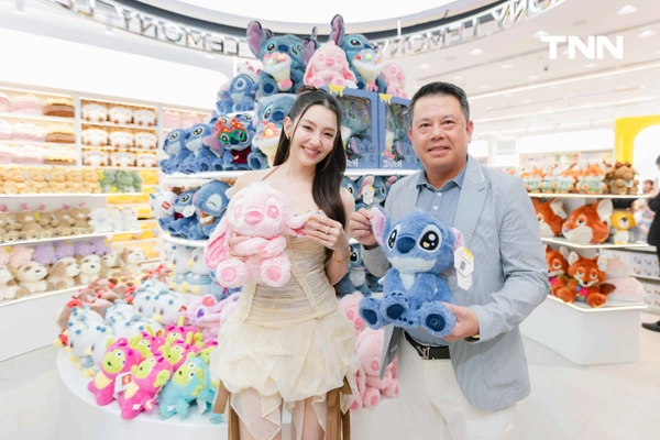 รูป-LEMONY ฉลองครบรอบ 1 ปี เปิดสาขาใหม่ เซ็นทรัลปิ่นเกล้า ดึง “เบลล่า-อาเล็ก” เสิร์ฟความสดใส พร้อมโปรโมชั่นลดทั้งร้านแบบจัดเต็ม-9