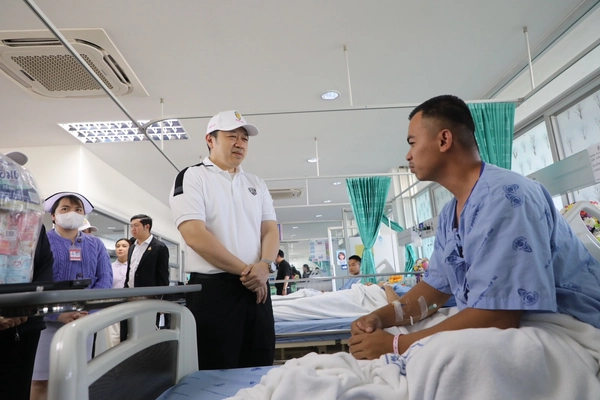 รูป-ซีอีโอ “ศุภชัย” นำ “ซีพีอาสา” ลงพื้นที่อุบลฯ หนุนอุปกรณ์แพทย์-เยี่ยมผู้อพยพ-9