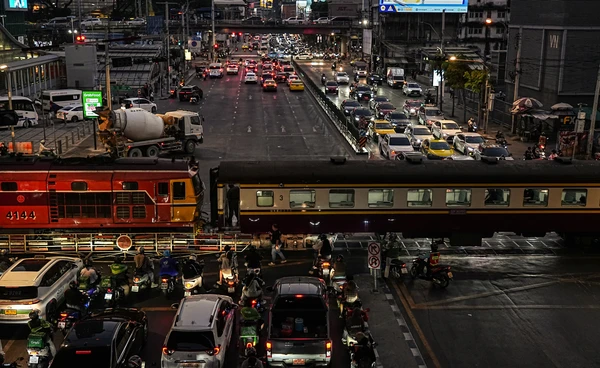 สงร.ชี้เศรษฐกิจไทยเปราะบาง แนะรัฐเร่งปฏิรูปโครงสร้าง
