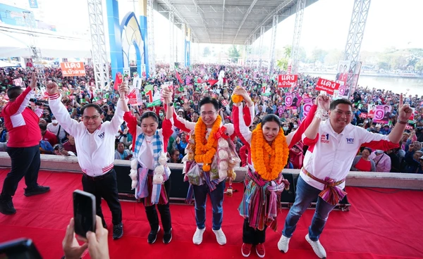 “ยศชนัน” บุกบัวใหญ่ ชู “นโยบายเศรษฐีเงินล้าน” ขายชาวโคราช