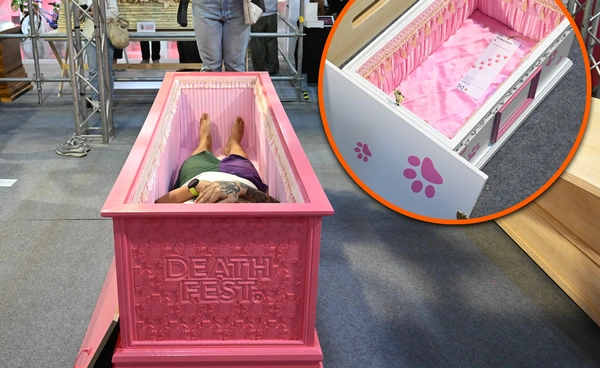 นอนโลงศพ 5 นาที เปลี่ยนชีวิตได้จริง หรือแค่พิธีกรรมปลอบใจในโลกที่ผันผวน? 