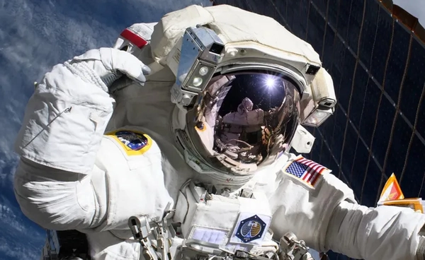เลื่อนภารกิจเดินอวกาศหลังพบนักบินอวกาศป่วยโดยยังไม่กำหนดวันปฏิบัติการใหม่