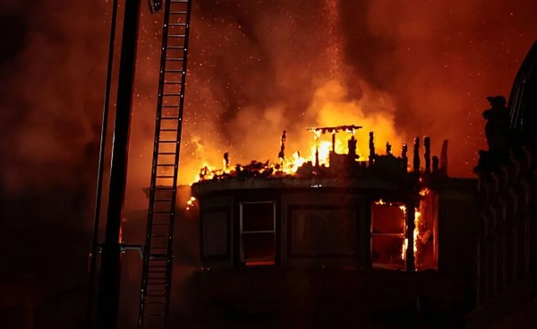 ไฟไหม้สถานีรถไฟกลาสโกว์ ในสกอตแลนด์ อาคารเก่าแก่ถล่ม