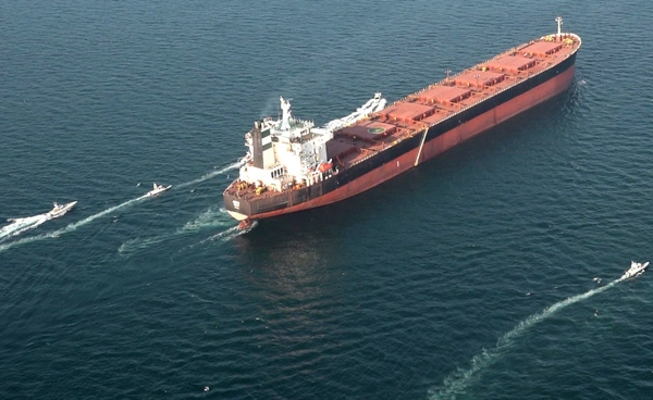 แหล่งข่าวเผย อิหร่านอาจเปิดทางให้เรือผ่านช่องแคบฮอร์มุซ หากซื้อน้ำมันเป็นเงินหยวน