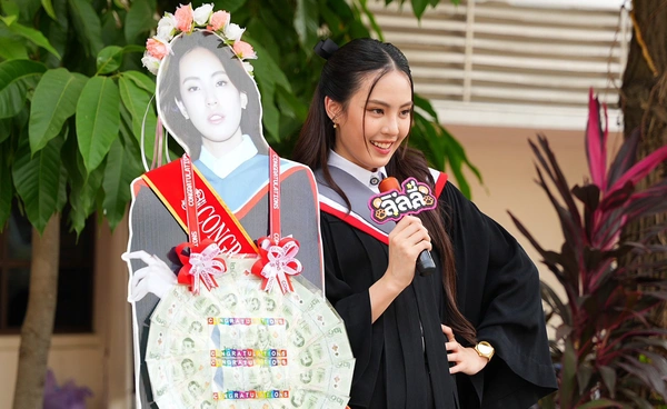 บัณฑิตป้ายแดง “ลิลลี่ ลฎาภา” คว้าปริญญาตรีคณะวิทยาลัยนวัตกรรมการสื่อสารสังคม (cosci)  จากมหาวิทยาลัยศรีนครินทร์วิโรฒ ประสานมิตร 