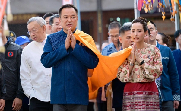 นายกฯ เป็นประธานพิธีสักการะและห่มผ้าพระธาตุช่อแฮ เมืองแพร่แห่ตุงหลวง