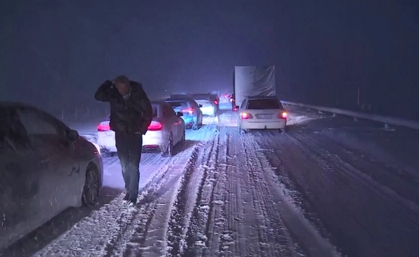 “โปแลนด์” เผชิญหิมะตกหนัก  การสัญจรติดขัดหลายพื้นที่