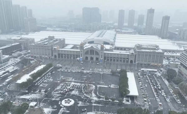 คลื่นความหนาวเย็นถล่มจีน อุณหภูมิต่ำกว่าจุดเยือกแข็ง