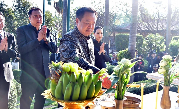 นายกฯ นำครม.ทำบุญขึ้นปีใหม่ทำเนียบ เพื่อความเป็นสิริมงคล