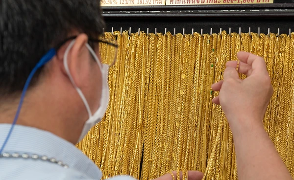 ย้อนรอย 20 ปีราคาทอง จากหมื่นต้นสู่แตะ 7 หมื่นบาท