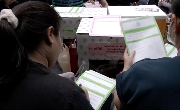 สื่อโลกจับตาไทยเลือกตั้ง-ลงประชามติพรุ่งนี้