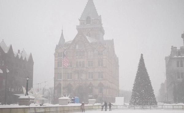 พายุหิมะถล่ม “นิวยอร์ก” อากาศหนาวจัดหลายพื้นที่ ทำไฟดับหลายแสนหลังคาเรือน