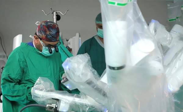 รพ.ธรรมศาสตร์ฯ “ผ่าตัดหัวใจด้วยหุ่นยนต์ Da Vinci XI” สำเร็จครั้งแรกในไทย 