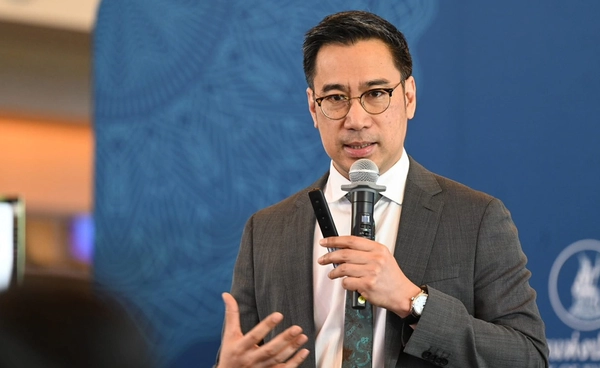 โปรดเกล้าฯ แต่งตั้ง เศรษฐพุฒิ เป็นองคมนตรี