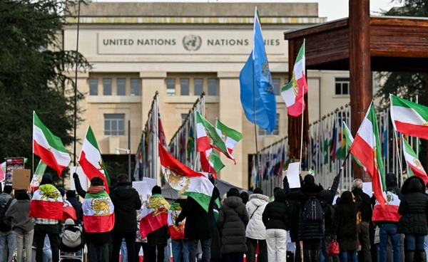 ชาวอิหร่านประท้วงระหว่างการเจรจานิวเคลียร์กับสหรัฐฯ ที่เจนีวา 