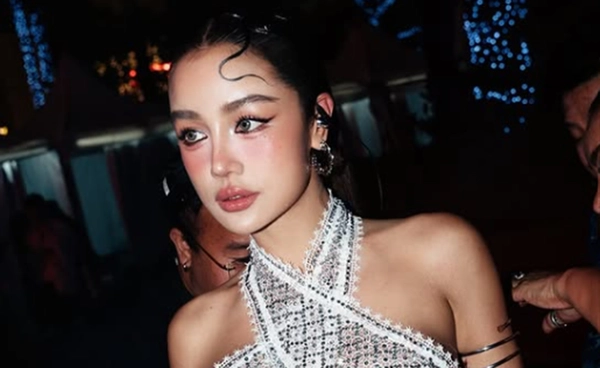 กระแต อาร์สยาม เคลียร์ดราม่า “ร้องเพลงตัวเองได้แค่ 7 คำ” ยันไม่ใช่ค่ายห้ามร้อง ชี้เหตุเพราะลิขสิทธิ์ถ่ายทอดสด