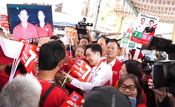 “ยศชนัน” นำทัพพรรคเพื่อไทย อ้อนขอคะแนนเสียงชาวปากน้ำ