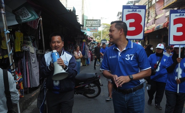 “ธนกร” ลุยขอคะแนนชาวสะเดาเทให้ “อนุกูล”