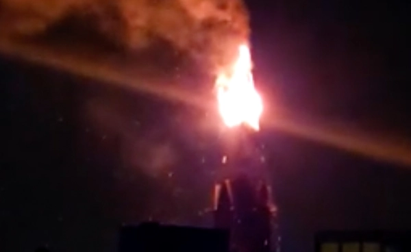 ไฟไหม้โบสถ์อายุร้อยปี ในอัมสเตอร์ดัม หลังคาถล่ม ต้องอพยพประชาชน