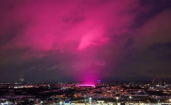 เผยความลับ “ท้องฟ้าสีชมพูปริศนา” ทั่วเมืองเบอร์มิงแฮม