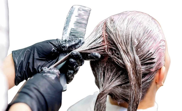 ระวัง ย้อมผมสีเข้มประจำ เสี่ยงตับทำงานหนัก ? 