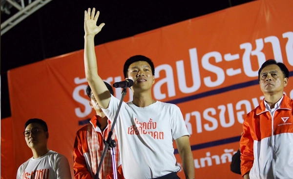 สวนดุสิตโพล ชี้นโยบายพรรคประชาชนโดนใจ "เท้ง ณัฐพงศ์" เต็งอยากให้เป็นนายกฯ