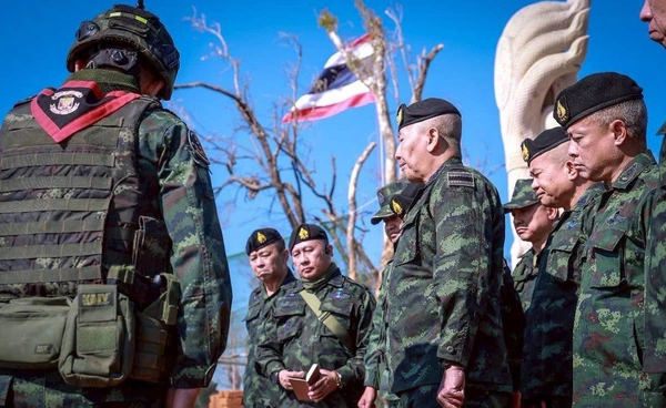 ผบ.ทบ. ตรวจชายแดนสุรินทร์ ขอบคุณกำลังพลกองกำลังสุรนารี