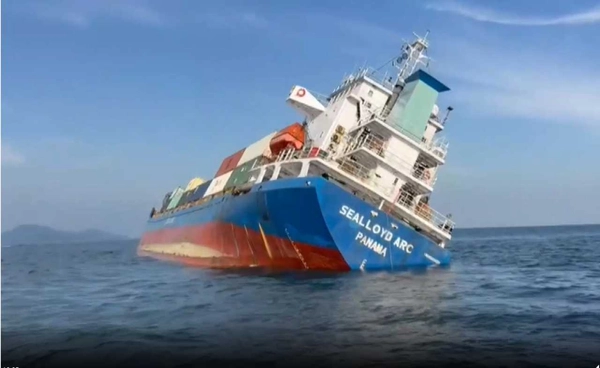 เร่งกู้ "เรือสินค้าอับปาง" กลางทะเลภูเก็ต