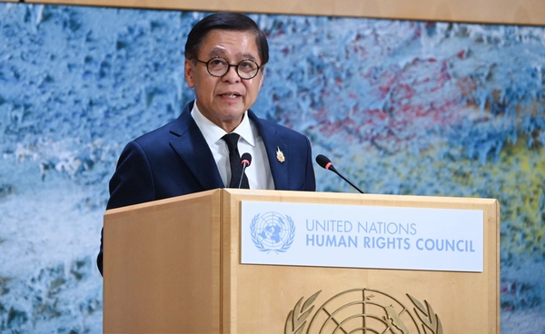 สีหศักดิ์แจงสถานการณ์ไทย-กัมพูชาให้ฝรั่งเศสทราบ ย้ำอยากหยุดยิงอย่างยั่งยืน