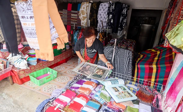 ชาวเชียงใหม่รำลึก 'สมเด็จพระพันปีหลวง' แม่ค้าภูพิงค์ฯ โชว์ภาพเก่า สำนึกพระมหากรุณาธิคุณที่ทรงช่วยเหลือชาวบ้าน