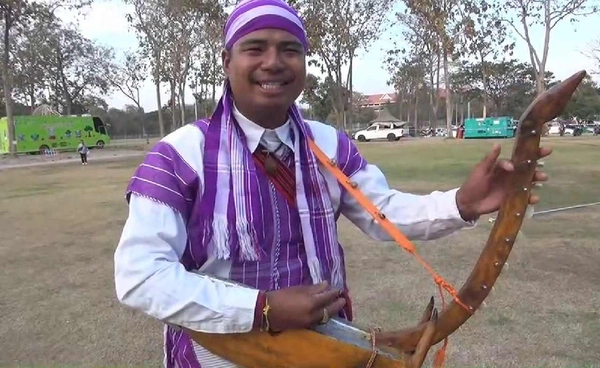 "เตหน่า"เครื่องดนตรีโบราณ 8 สายจากเผ่าปกาเกอะญอ | เรื่องดีดีทั่วไทย | 4-2-69