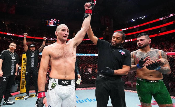 เฮอร์นานเดซ พลาดท่ายก 3!   สตริคแลนด์ มาดุไล่ทุบดับซ่า