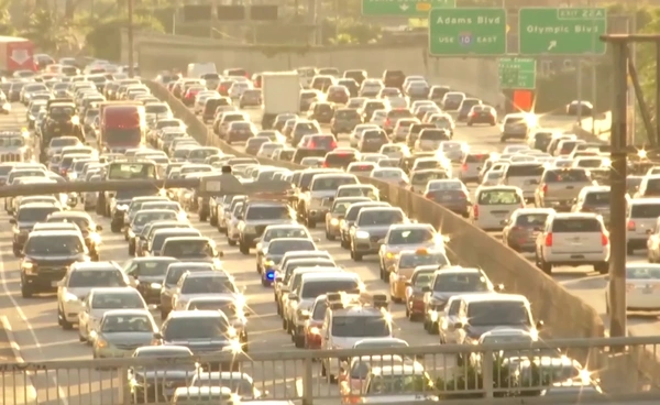 “ทรัมป์” ไม่สนก๊าซเรือนกระจก ยกเลิกกฎคุมมลพิษรถยนต์ ส่งเสริมพัฒนาเชื้อเพลิงฟอสซิล