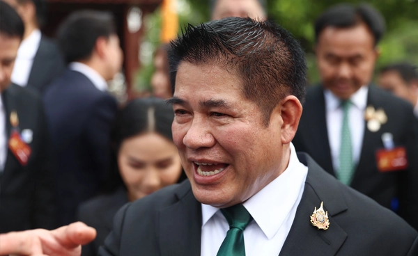 “ร.อ.ธรรมนัส” นำสส. พรรคกล้าธรรมรายงานตัว บอกพรรคมีแต่ “งูเขียวหางไหม้”