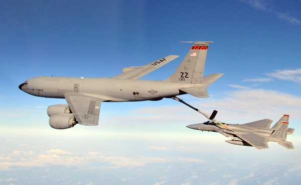 ทำความรู้จักเครื่องบินเติมเชื้อเพลิง KC-135 กองทัพสหรัฐอเมริกา
