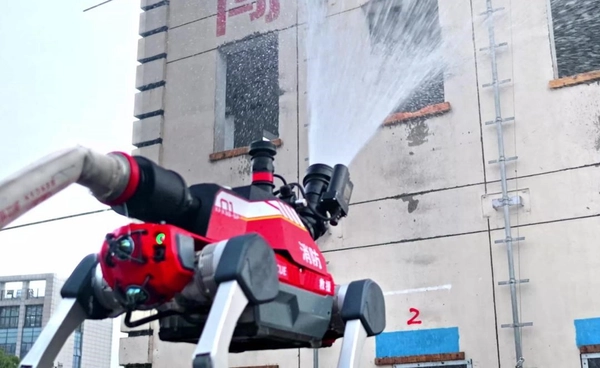 “หุ่นยนต์สุนัข AI” รับภารกิจดับเพลิง เข้าพื้นที่เสี่ยงอันตรายแทนมนุษย์