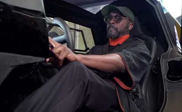“will.i.am” โชว์รถไฟฟ้า "Trinity EV" ชูแนวคิดผู้ช่วย AI เคลื่อนที่