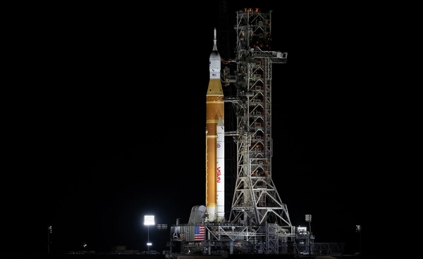 นาซานำจรวดอาร์เทมิส 2 ขนาดมหึมาไปยังแท่นปล่อยจรวด ก่อนภารกิจมนุษย์โคจรรอบดวงจันทร์