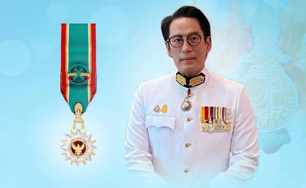 แฟนเพลงแห่ยินดี "เบิร์ด ธงไชย" ได้รับพระราชทานเครื่องราชอิสริยาภรณ์