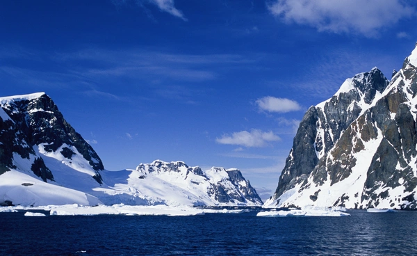 ฟ้าสีครามที่สุดในโลกอยู่ที่ไหน?  ไขคำตอบทางวิทยาศาสตร์  ทำไมนักวิทย์ฯโหวต “แอนตาร์กติกา”