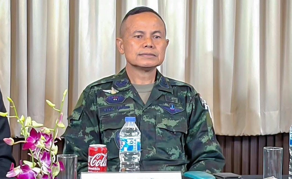 แม่ทัพภาค 4 คือใคร? เปิดประวัติ พลโท นรธิป โพยนอก