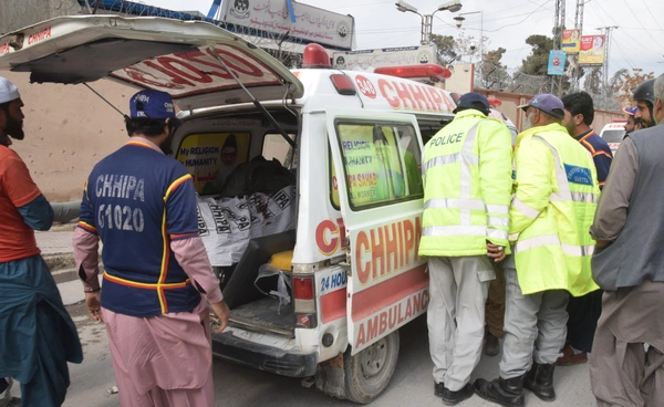 ระเบิดพลีชีพในปากีสถาน  เสียชีวิต 33 ราย วิสามัญคนร้าย 92 คน นักวิเคราะห์ชี้เป็นวันนองเลือดสุด