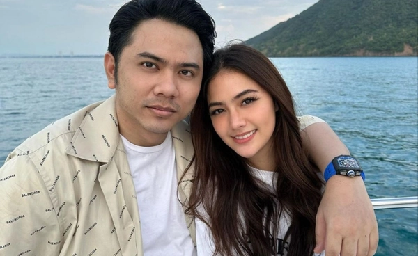 แอคมี่ สามีใคร เปิดประวัติ ดร.แอ็คมี่ วรวัฒน์ นักธุรกิจหมื่นล้าน