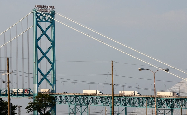 ทรัมป์ขู่ปิดสะพานเชื่อมสหรัฐฯ-แคนาดา จนกว่าสหรัฐฯ จะได้รับการชดเชยทั้งหมด