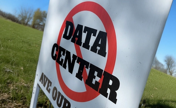 นิวยอร์กเตรียมออกกฎหมายใหม่ บังคับติดป้ายข่าวจาก AI  พักสร้าง Data Center 3 ปี 