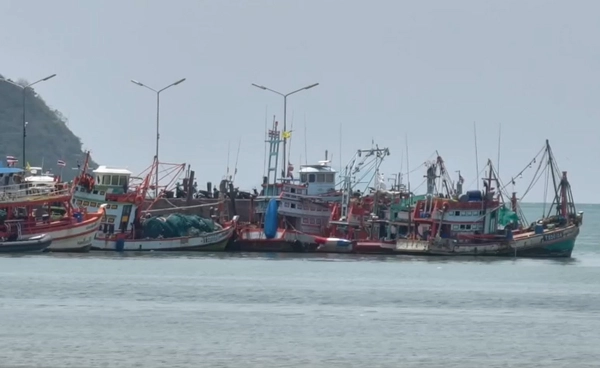 น้ำมันพุ่งกระทบหนัก! เรือท่องเที่ยวบางเสร่-สัตหีบ ทยอยจอด