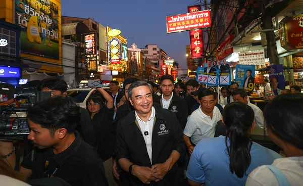 "อภิสิทธิ์" บุกเยาวราชประกาศทวงคืนคะแนนเสียง ชูนโยบายลดภาษี อุ้มผู้สูงวัย โดนใจประชาชน