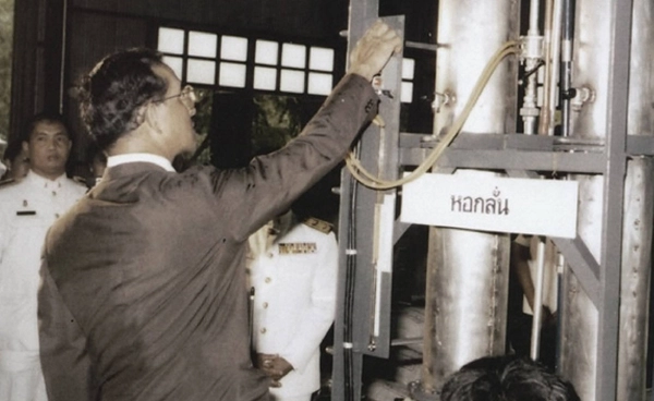 น้ำมันไบโอดีเซล พลังงานทางเลือกไทยจากพระราชดำริรัชกาลที่ 9