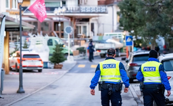 ผู้เสียชีวิตเหตุระเบิด "สกีรีสอร์ท" สวิตเซอร์แลนด์อาจสูงถึง 40 คน ขณะที่ผู้บาดเจ็บพุ่งทะลุ 100 คน 